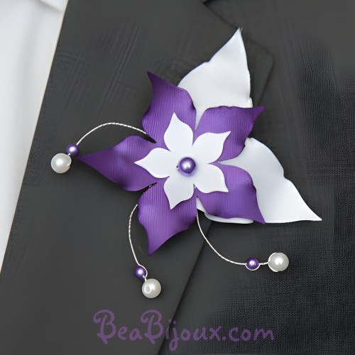 Broche boutonniere fleur et perles blanc violet