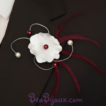 Broche/boutonnière fleur et plumes ivoire et bordeaux BRO4291A