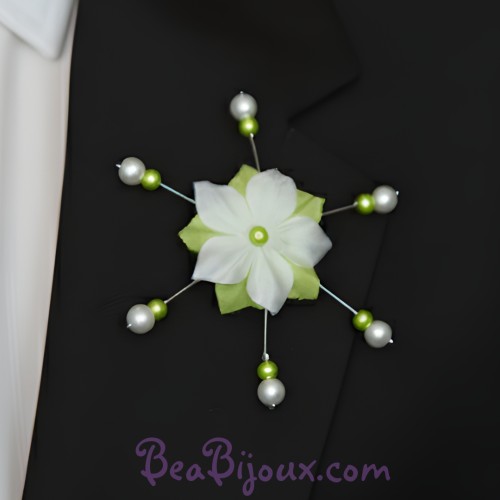 Broche boutonnière mariage fleur blanc vert anis