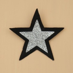 Broche boutonnière étoile noir et argent BRO358
