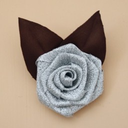 Broche fleur argent chocolat BRO401