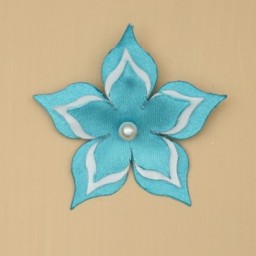 Broche ou boutonnière mariage fleur turquoise et blanc BRO359