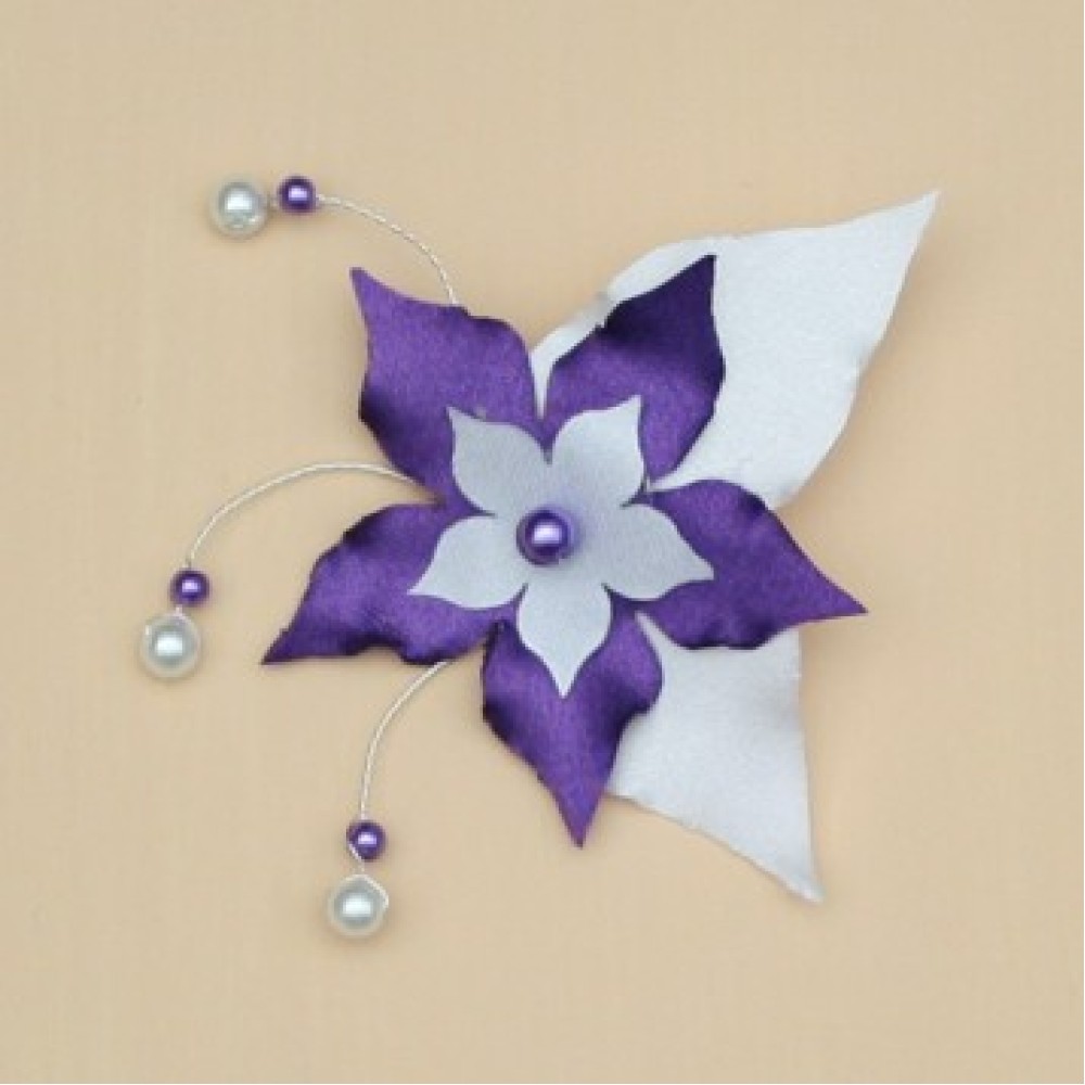 Broche boutonniere fleur et perles blanc violet