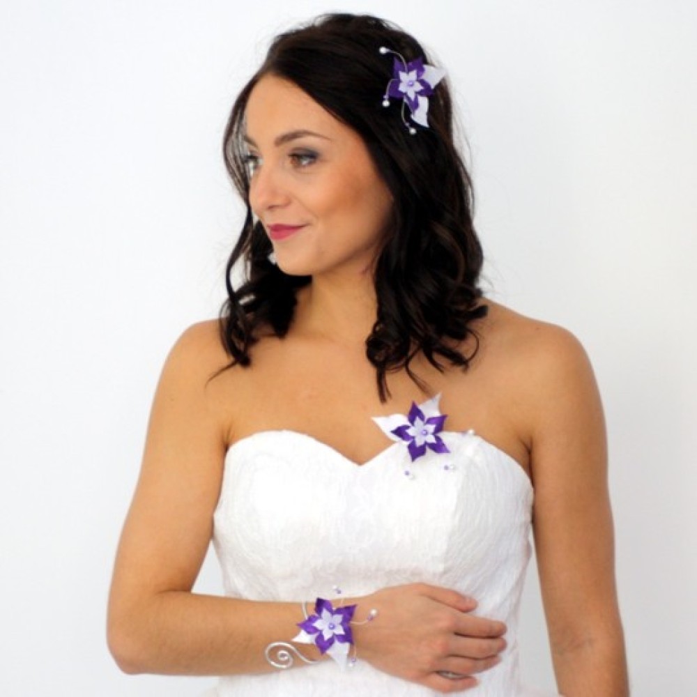 Broche boutonniere fleur et perles blanc violet