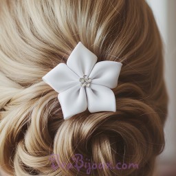 Pince à cheveux fleur blanche satin PIA340