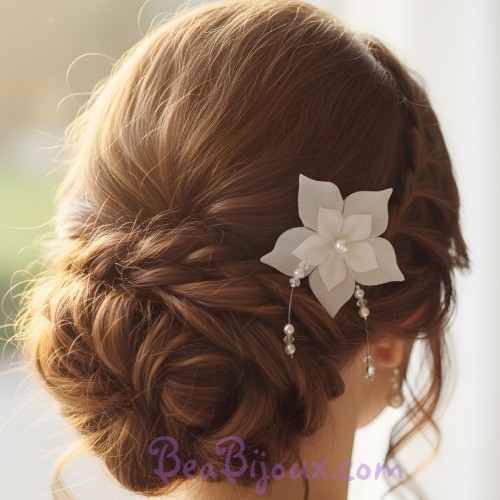 Epingle à cheveux fleur blanche