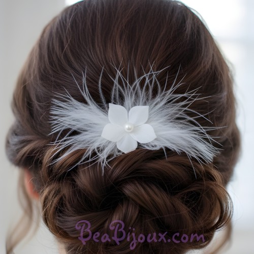 Epingle à cheveux fleur plumes blanc