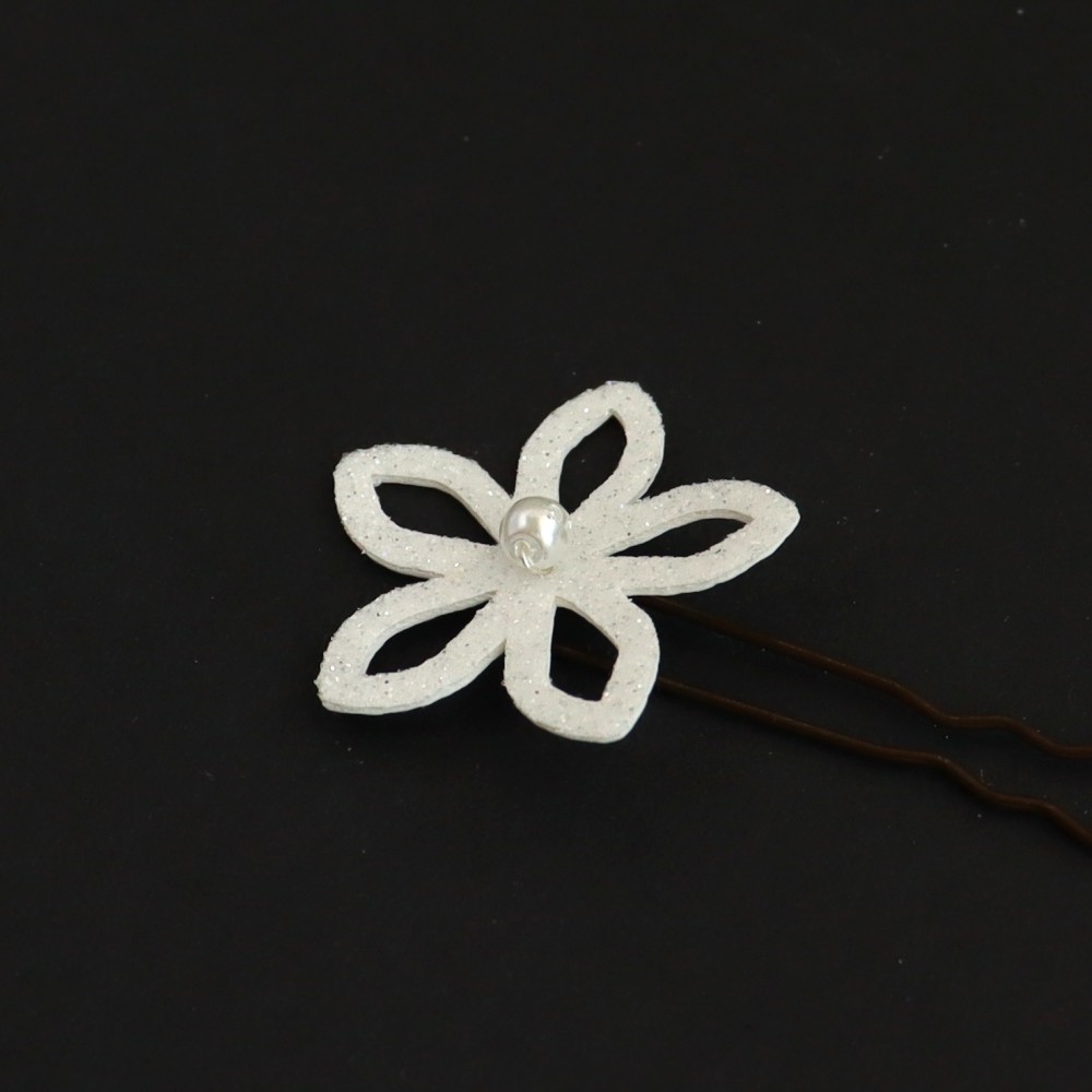 Epingle à cheveux fleur ajourée pailletée blanc Epingle à cheveux fleur ajourée pailletée blanc