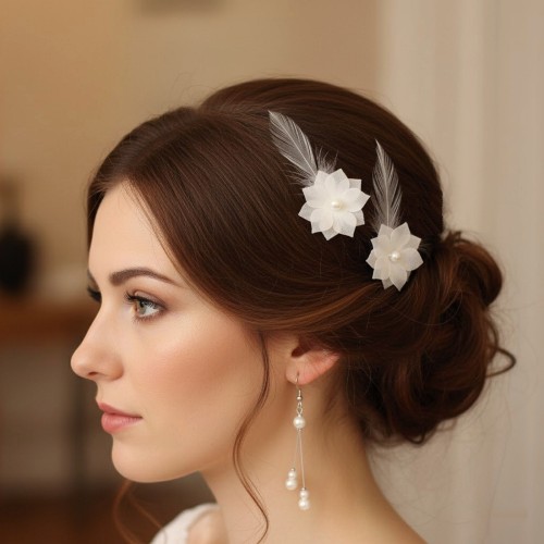 Epingle à cheveux fleur plume blanc
