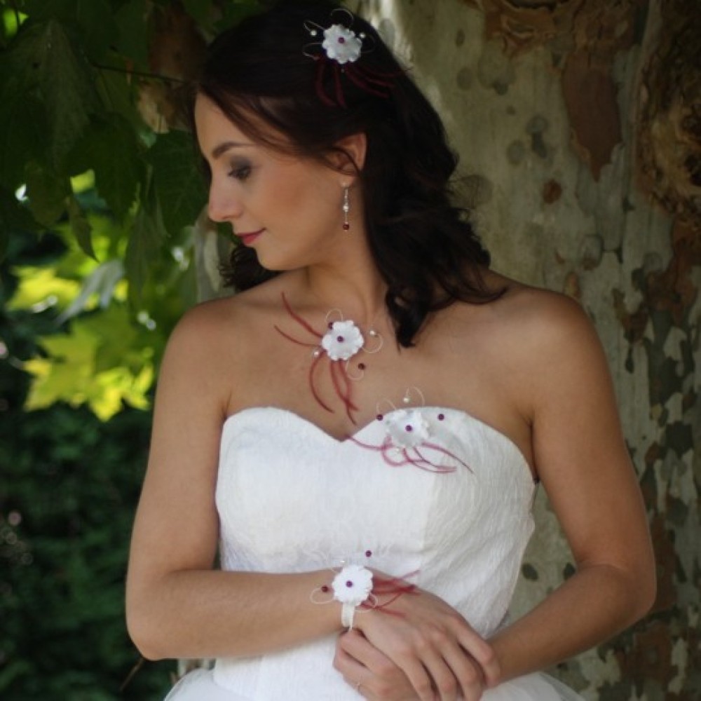 Epingle à cheveux fleur plumes bordeaux ivoire