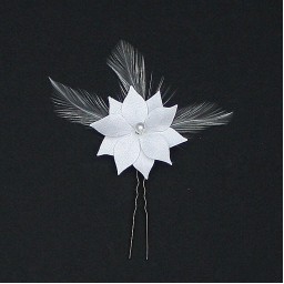 Epingle à cheveux fleur et plumes blanches EP1281A