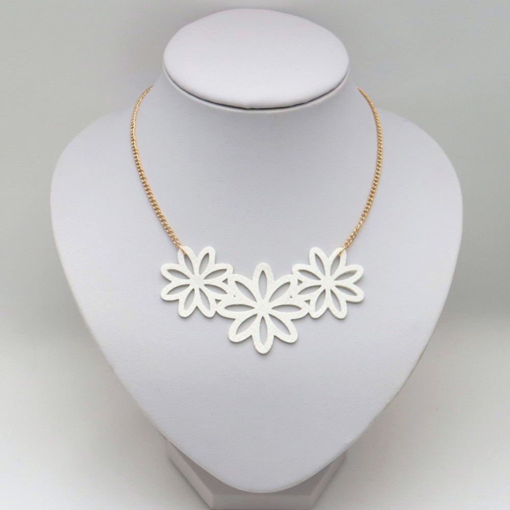 Parure fleurs blanches simili cuir Parure fleurs blanches simili cuir