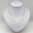 Parure fleurs blanches simili cuir PA7001