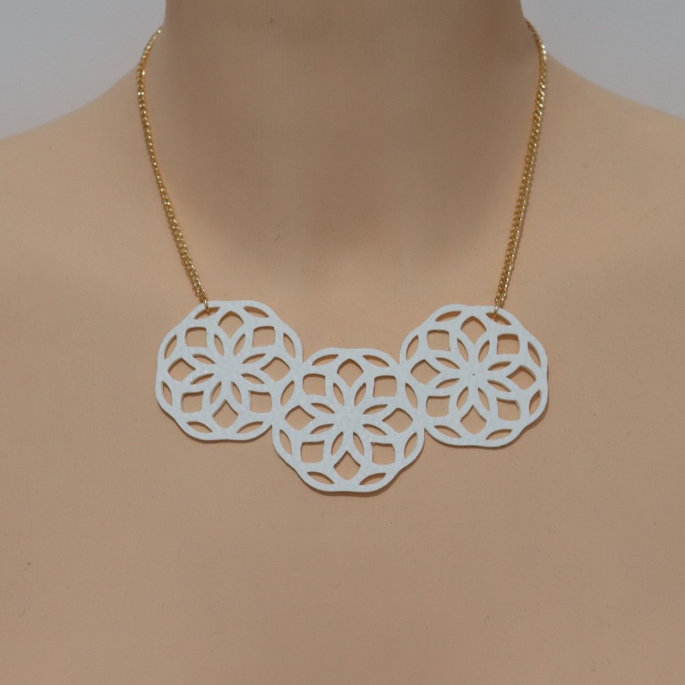 Collier mandala simili cuir blanc