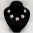 Collier 5 fleurs blanches simili cuir CO7007
