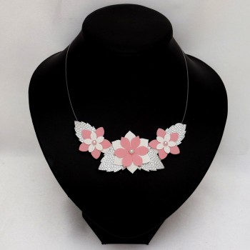 Collier fleurs et feuilles blanc rose argent CO7008