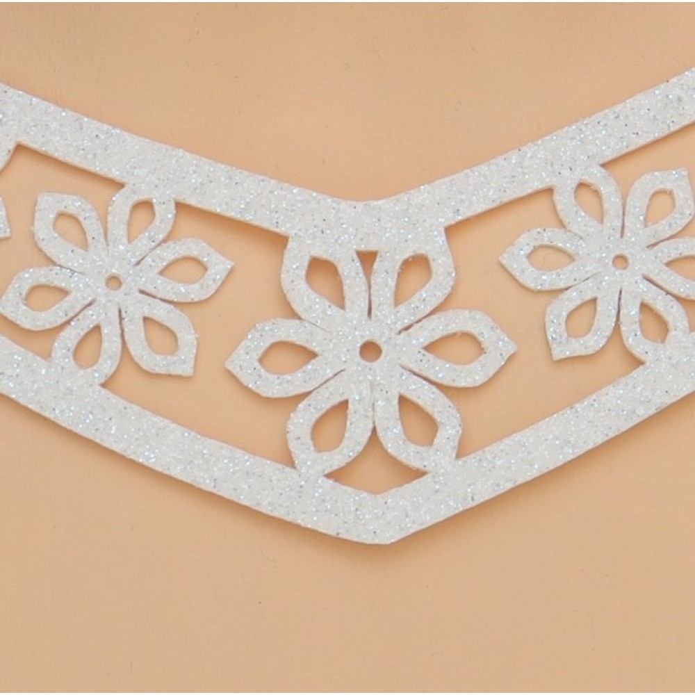 Collier plastron fleur blanc pailleté