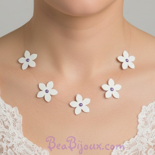 Collier 5 fleurs blanches simili cuir
