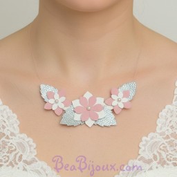 Collier fleurs et feuilles blanc rose argent CO7008