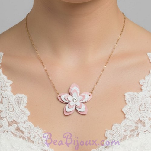 Collier pendentif fleur rose et blanc pailleté