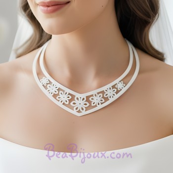 Collier plastron fleur blanc pailleté CO7009