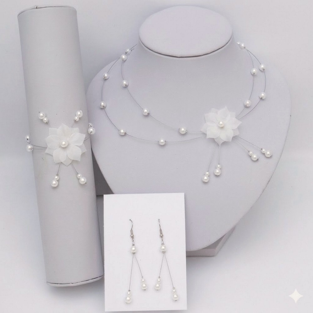 Parure mariage blanche fleurs soie et perles Parure mariage blanche fleurs soie et perles