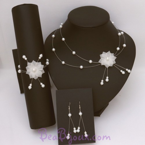 Parure mariage blanche fleurs soie et perles