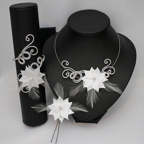 Parure mariage fleur plumes blanches