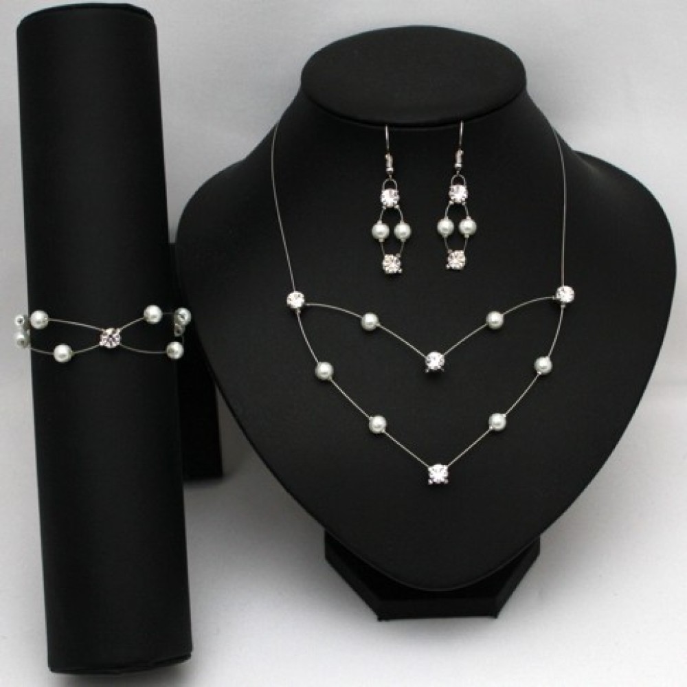Parure de mariage blanc et strass Parure de mariage blanc et strass