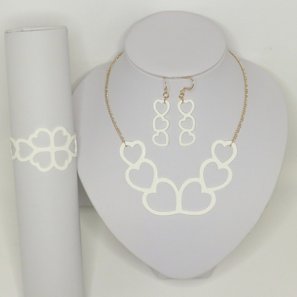 Collier mariage coeurs blanc Collier mariage coeurs blanc