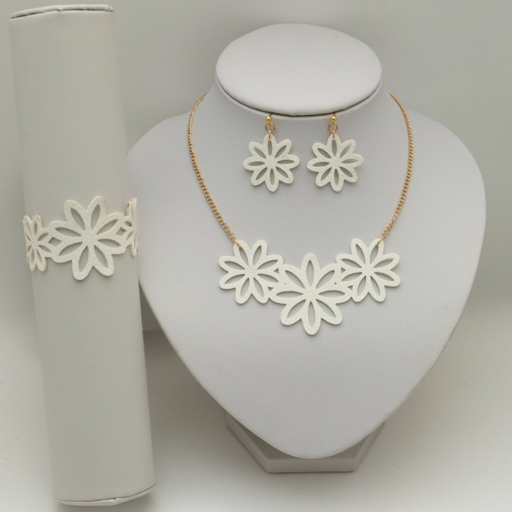 Bracelet mariage fleurs simili cuir blanc Bracelet mariage fleurs simili cuir blanc