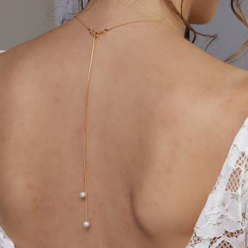 Bijou de dos perles blanches et chaine dorée BD6008