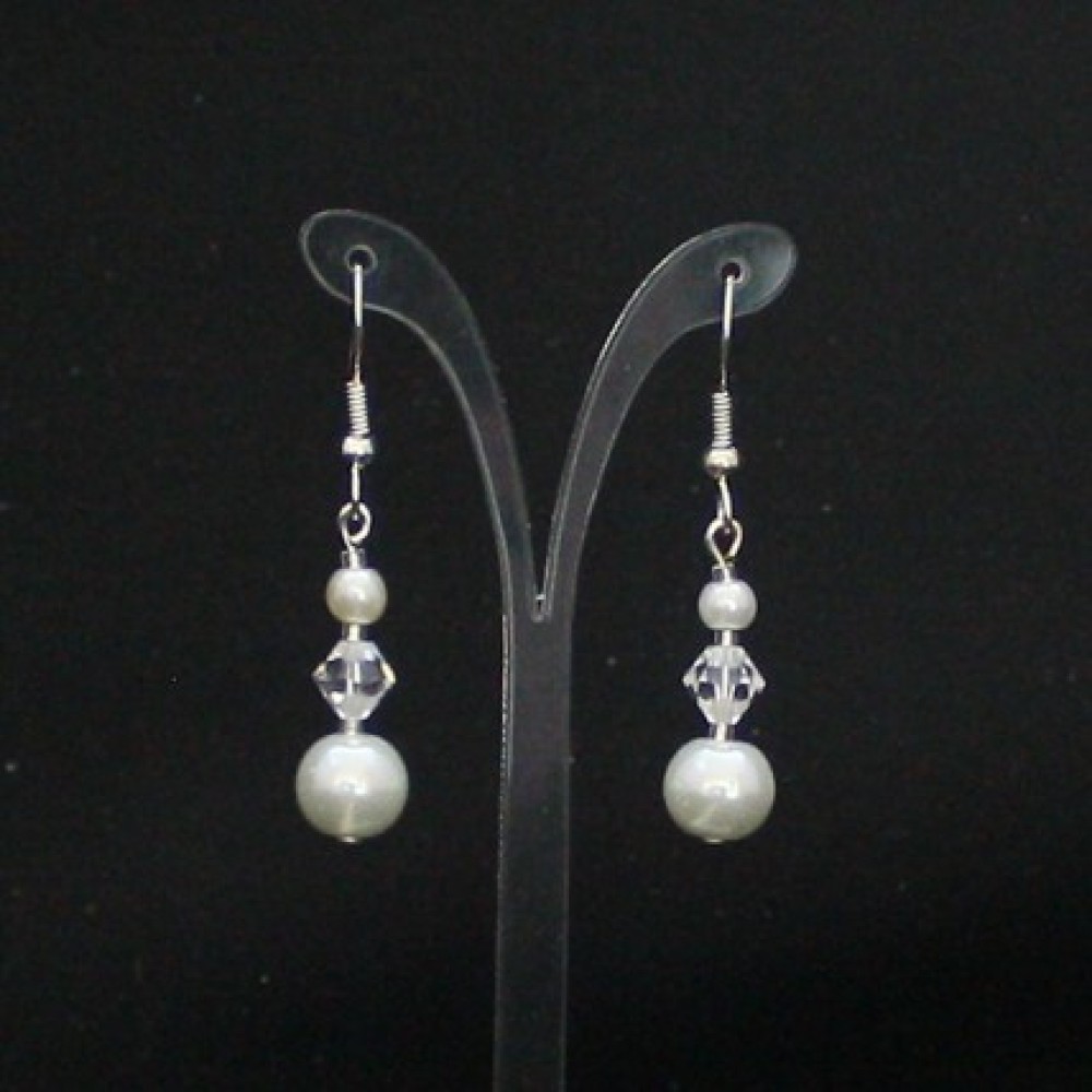 Boucles d'oreilles blanches et cristal