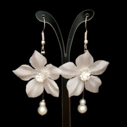 Boucles d'oreilles mariage fleur blanche BO1280A