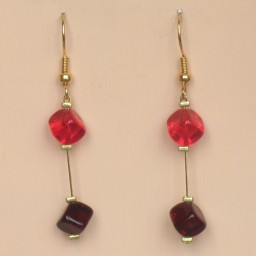 Boucles d oreilles perles cube rouge BO1176A