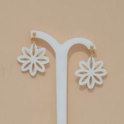 Boucles d'oreilles fleurs blanc simili cuir BO7001