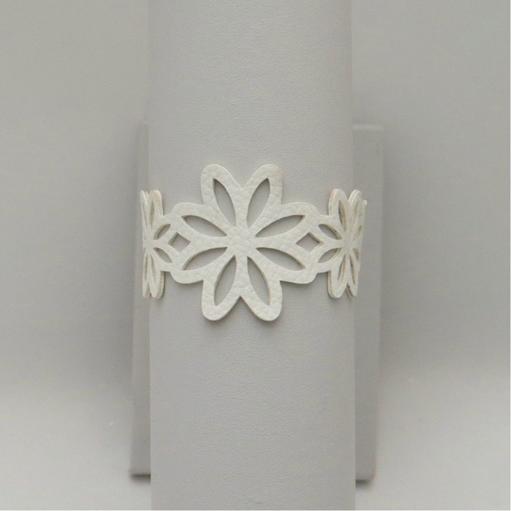 Bracelet mariage fleurs simili cuir blanc Bracelet mariage fleurs simili cuir blanc