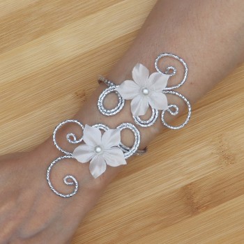 Bracelet de mariage argent ciselé fleurs soie blanches BRA364