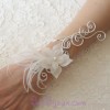 Bracelet mariage blanc + fleur + plumes BRA314