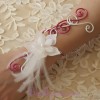 Bracelet mariage blanc et fuchsia + fleur + plumes BRA318
