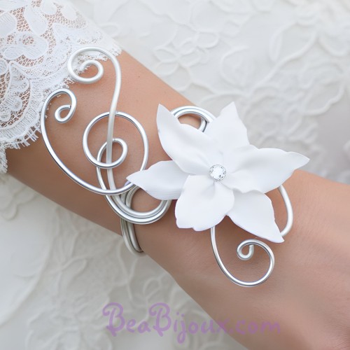 Bracelet mariage fleur blanc et argent