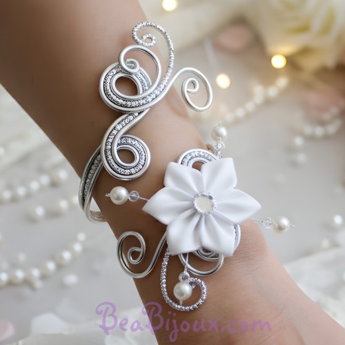 Bracelet mariage argenté fleur satin blanc