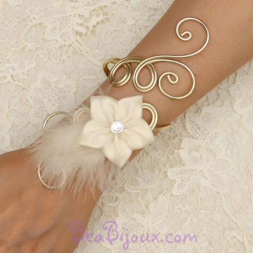 Bracelet de mariage doré fleur et plumes ivoire