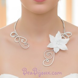 Collier mariage fleur blanc et argent COA331