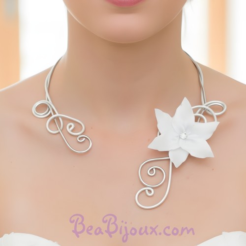 Collier mariage fleur blanc et argent