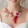 Collier mariage rouge champagne + fleur + plumes COA319