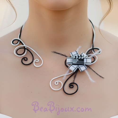 Collier mariage cinéma noir et blanc