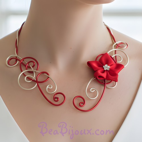 Collier mariage rouge doré fleur