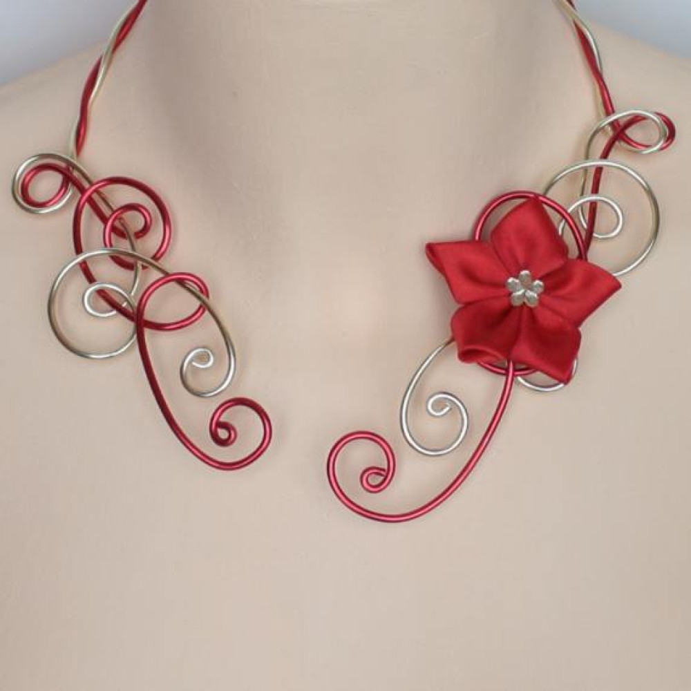 Collier mariage rouge doré fleur Collier mariage rouge doré fleur