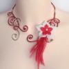 Collier mariage rouge champagne + fleur + plumes COA319